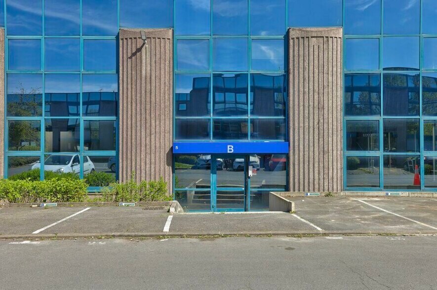 7 Avenue Des Freres Lumiere, Villiers-sur-Marne à louer - Photo du bâtiment - Image 2 de 8