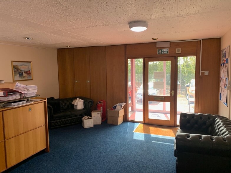 7 Law Pl, East Kilbride for lease - Building Photo - Image 2 of 9