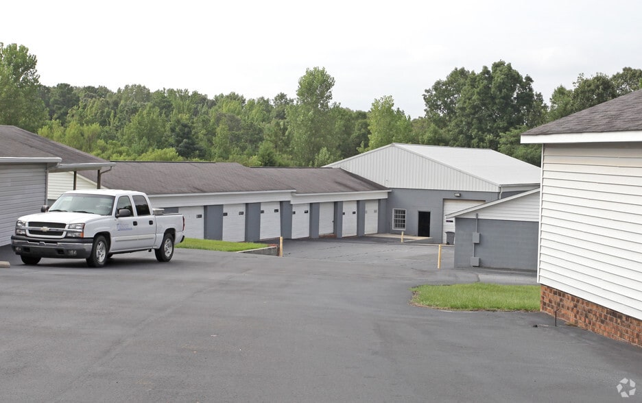 979 University Dr, Lancaster, SC à vendre - Photo du bâtiment - Image 2 de 2