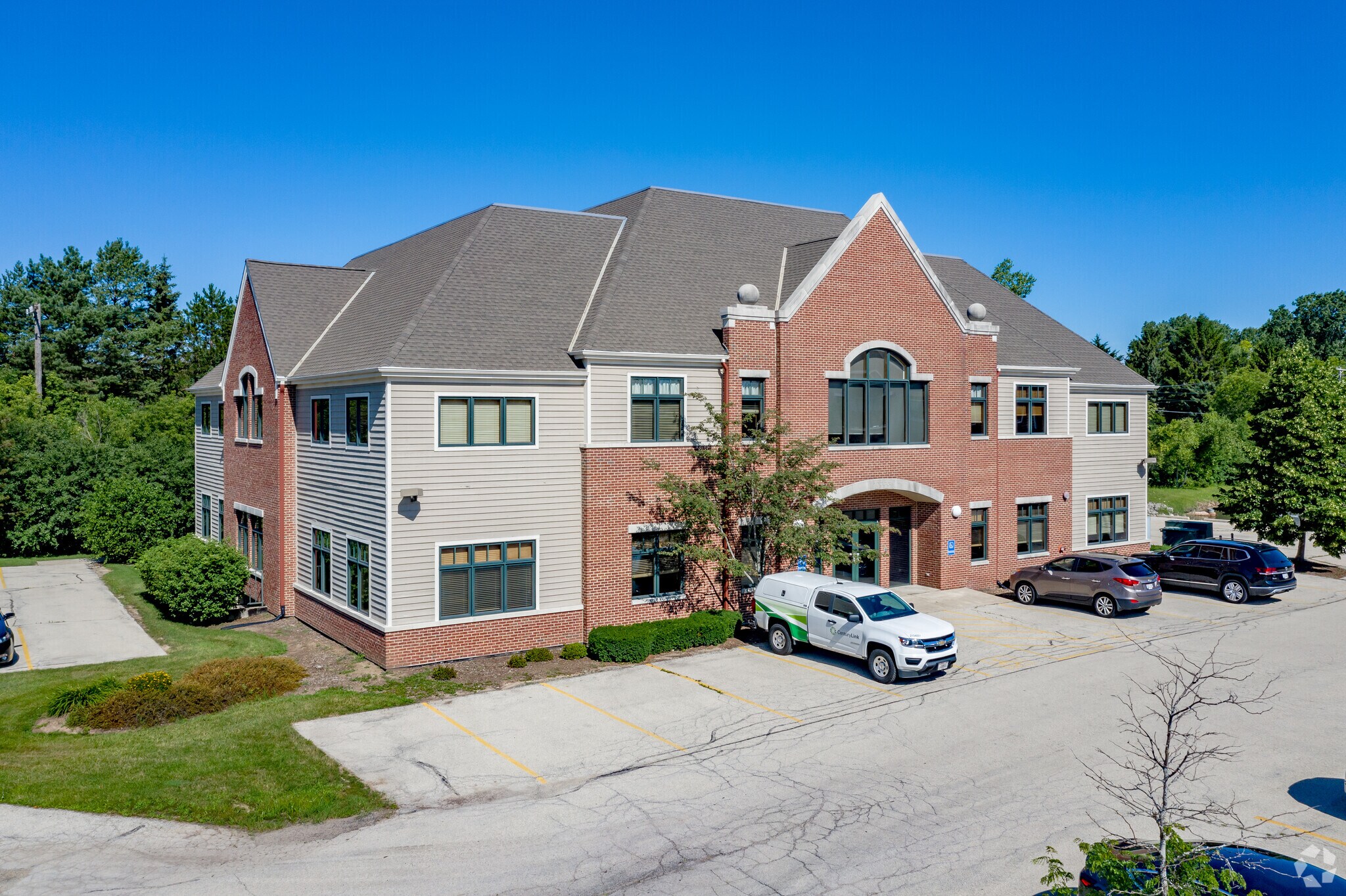 10335 N Port Washington Rd, Mequon, WI à louer Photo du bâtiment- Image 1 de 9