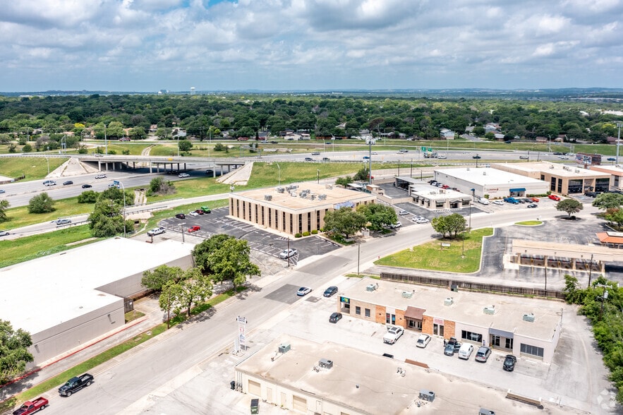 10715 Gulfdale St, San Antonio, TX à vendre - Aérien - Image 2 de 9