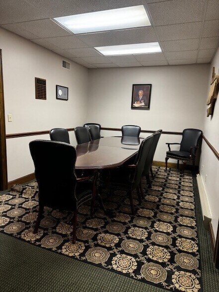 208 Capitol St, Charleston, WV à louer - Photo du bâtiment - Image 3 de 7