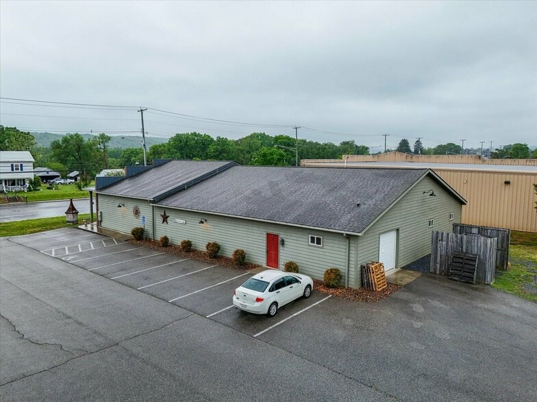 2821 W Main St, Salem, VA for lease - Building Photo - Image 3 of 9