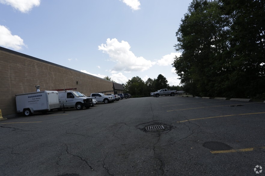 10 Industrial Way, Salem, NH for lease - Building Photo - Image 2 of 8