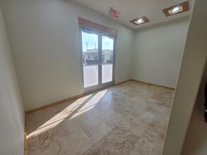 25329 Budde Rd, The Woodlands, TX à louer Photo intérieure- Image 2 de 10