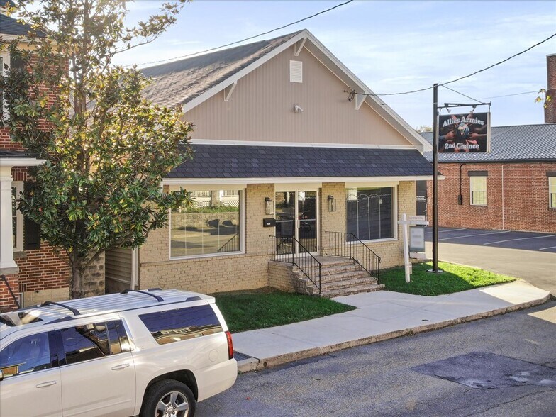128 W 3rd St, Waynesboro, PA à vendre - Photo du bâtiment - Image 2 de 50