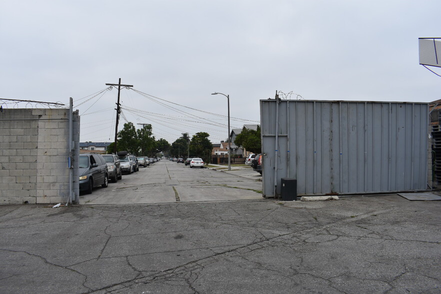 1710 E 110th St, Los Angeles, CA for lease - Building Photo - Image 2 of 10