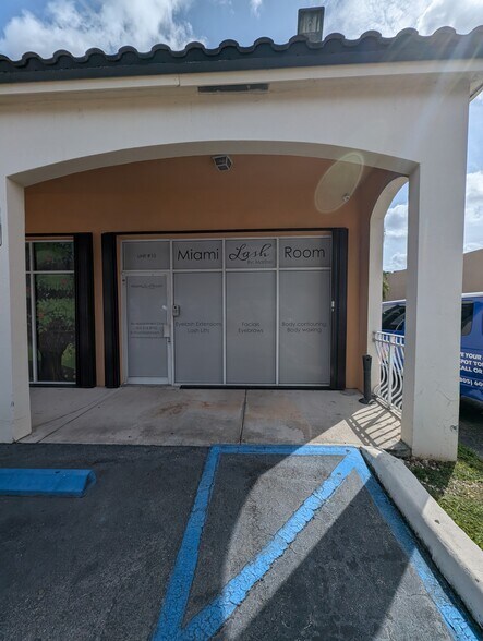 12975 W Okeechobee Rd, Hialeah, FL à louer - Photo du bâtiment - Image 3 de 18