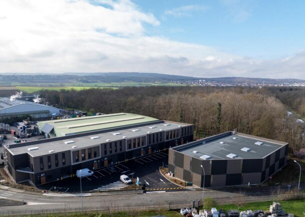 Industrial in Les Mureaux for lease - Building Photo - Image 3 of 8