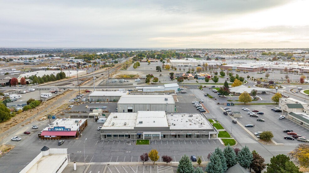8382 Gage Blvd, Kennewick, WA à louer - Photo du bâtiment - Image 3 de 4