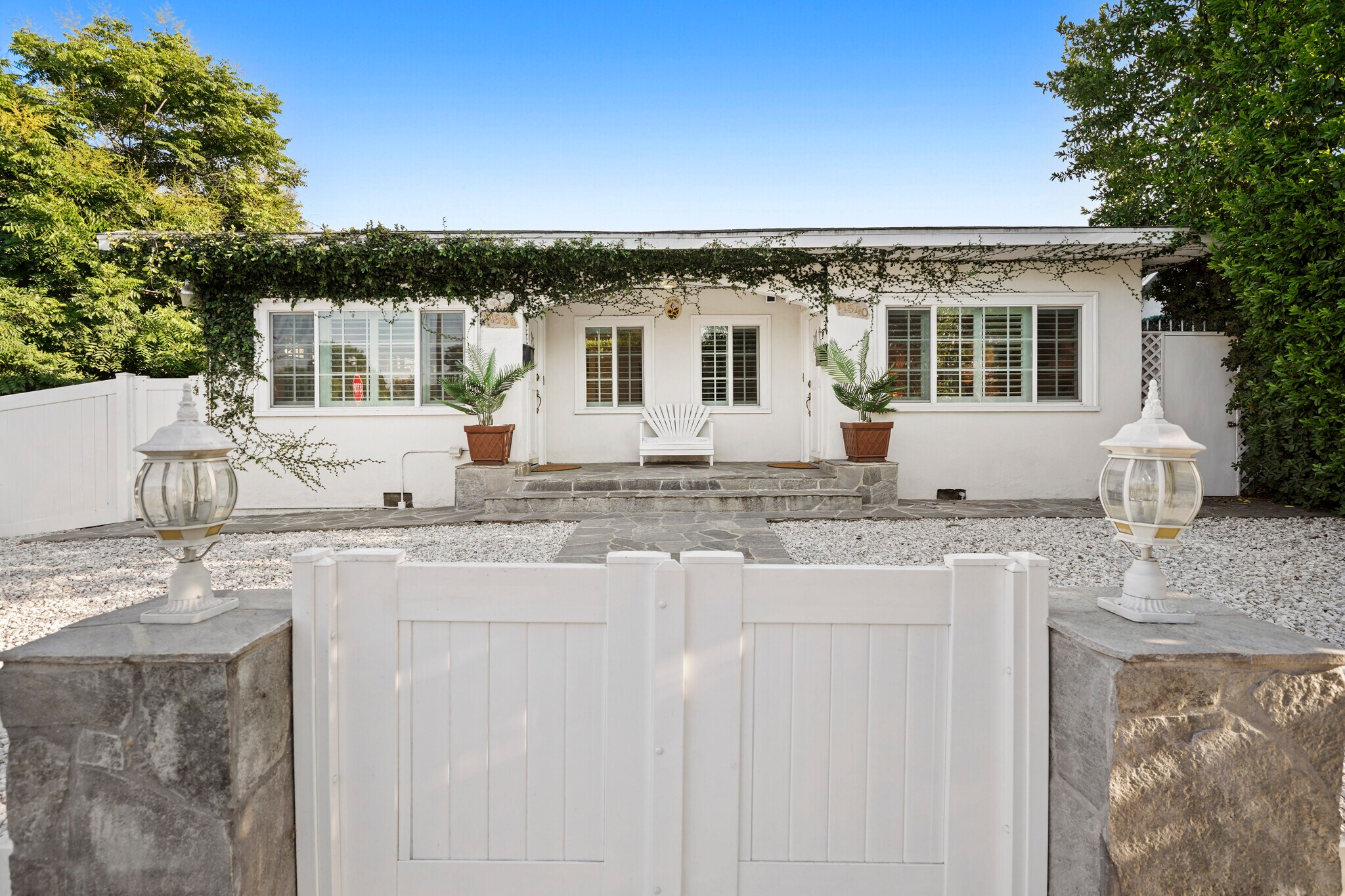 11538 La Maida St, Valley Village, CA à vendre Photo du bâtiment- Image 1 de 76