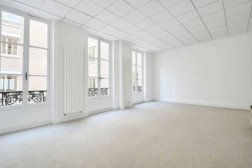 6 Rue Rougemont, Paris à louer - Photo du bâtiment - Image 3 de 6