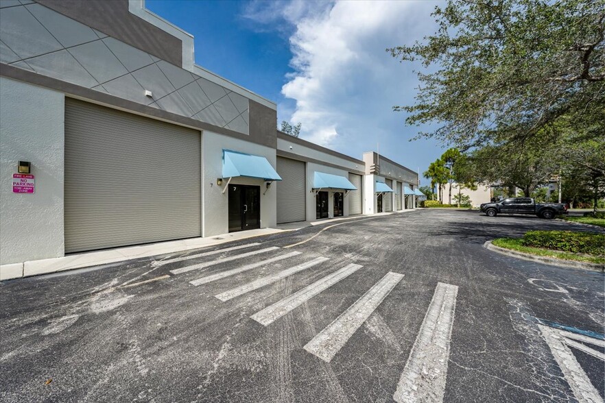 5465 Jaeger Rd, Naples, FL for lease - Building Photo - Image 2 of 4