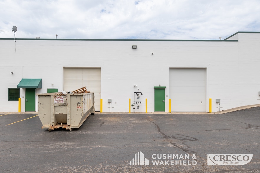4461-4463 Renaissance Pky, Cleveland, OH for sale - Building Photo - Image 2 of 9