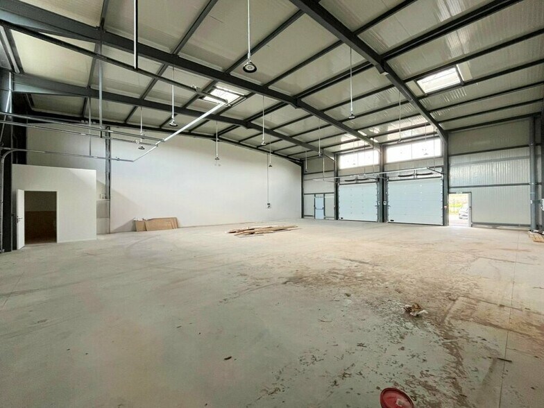 Industrial in Les Arcs for lease - Interior Photo - Image 2 of 4