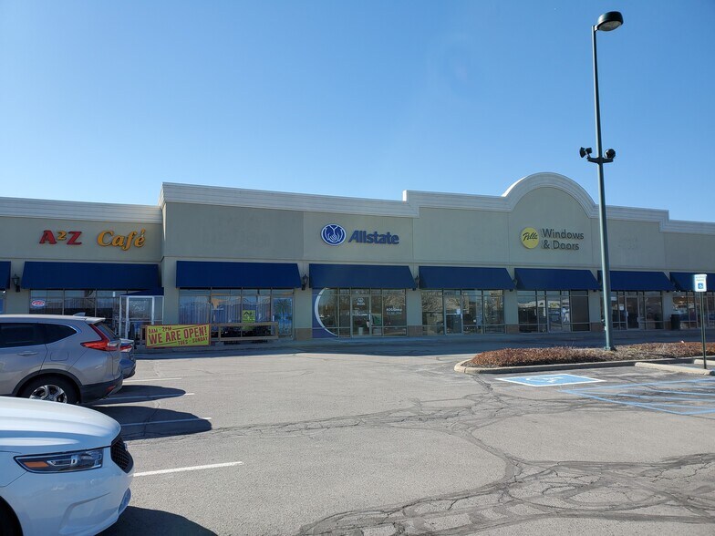 4705 E 96th St, Indianapolis, IN à louer - Photo du bâtiment - Image 2 de 7