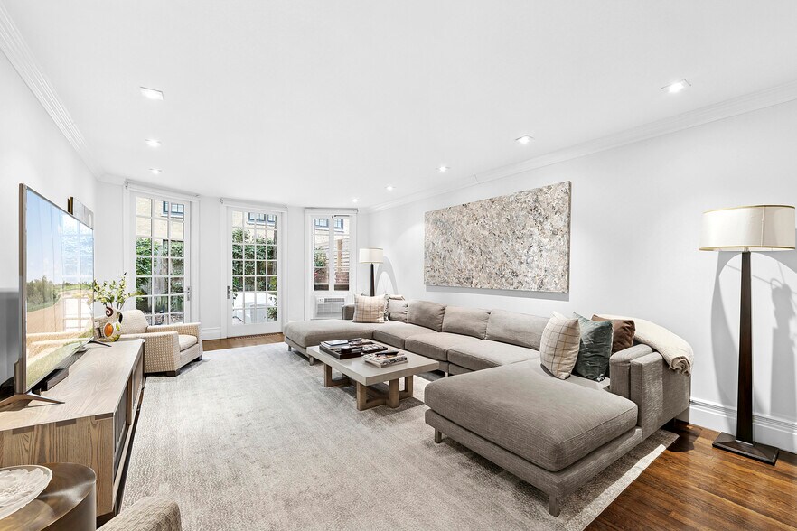165 E 71st St, New York, NY à vendre - Photo du bâtiment - Image 2 de 12