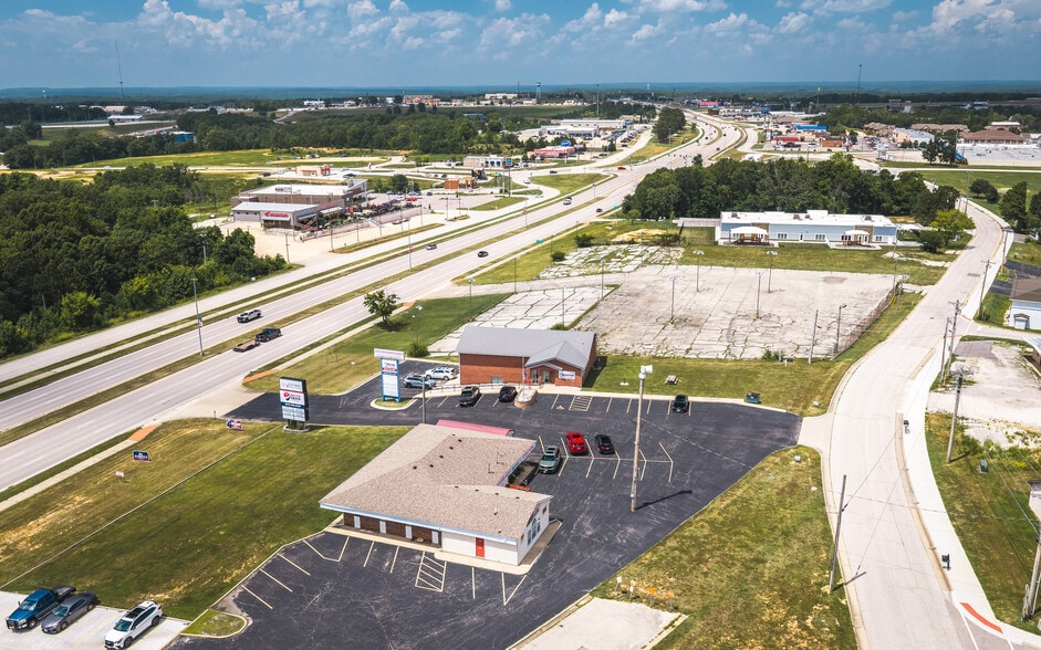 575 Marshall Dr, Saint Robert, MO for sale - Building Photo - Image 2 of 20
