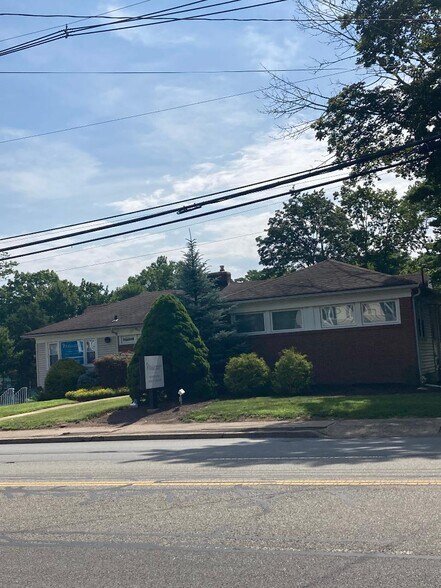 520 Pleasant Valley Way, West Orange, NJ à vendre - Photo du bâtiment - Image 3 de 24