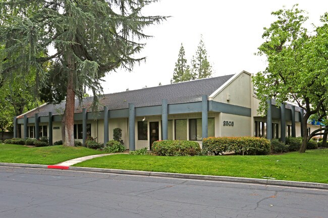 More details for 2505 W Shaw Ave, Fresno, CA - Office for Sale