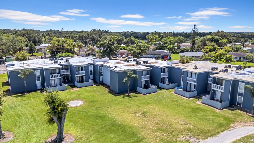 2019 5th St W, Bradenton, FL à vendre - Photo du bâtiment - Image 2 de 10