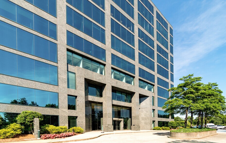 6410 Poplar Ave, Memphis, TN à louer - Photo du bâtiment - Image 3 de 5