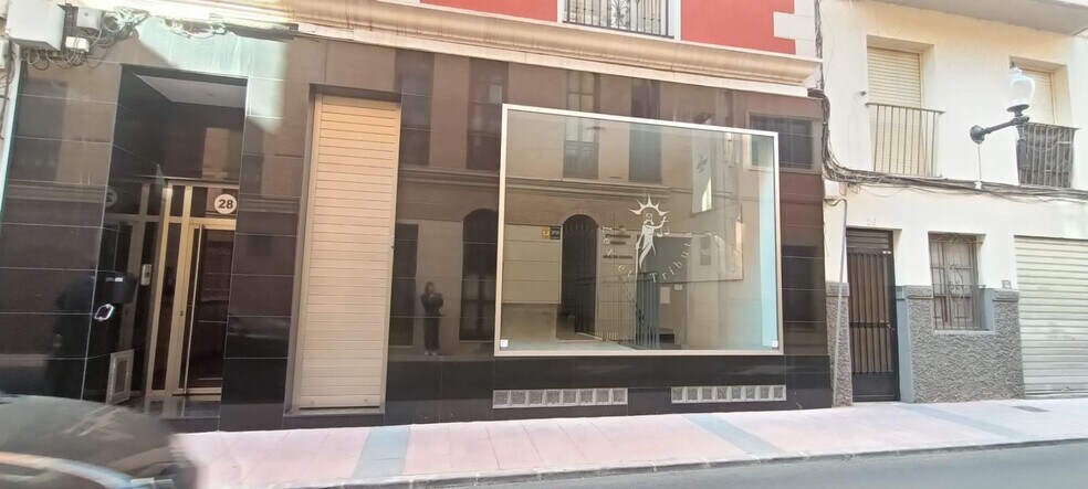 Commerce de détail dans Elche, Alicante à louer - Photo du bâtiment - Image 2 de 9