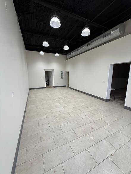 19805 Shady Ln, San Antonio, TX for lease - Interior Photo - Image 2 of 7