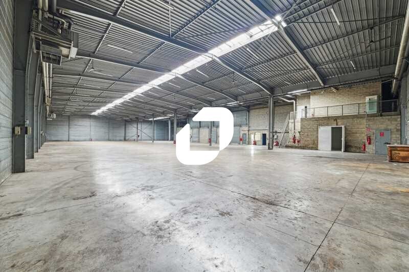 Flex in Louvres for lease - Building Photo - Image 2 of 19