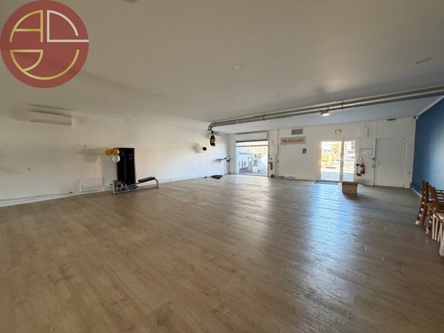Retail in Plaisance-du-Touch for sale - Interior Photo - Image 1 of 7