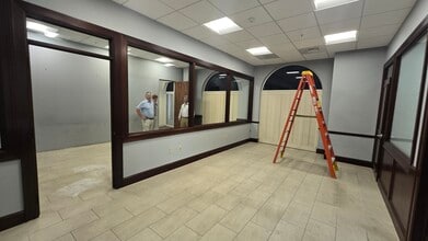 239 S County Rd, Palm Beach, FL for lease Interior Photo- Image 2 of 4