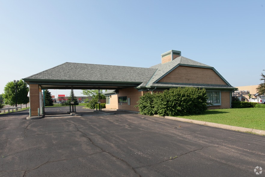 3701 Tower Ave, Superior, WI for sale - Building Photo - Image 3 of 4