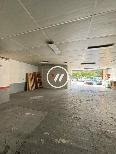Flex in Gémenos for lease - Interior Photo - Image 1 of 7