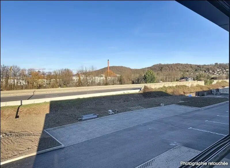 Flex in Bourgoin-Jallieu for lease - Building Photo - Image 3 of 12