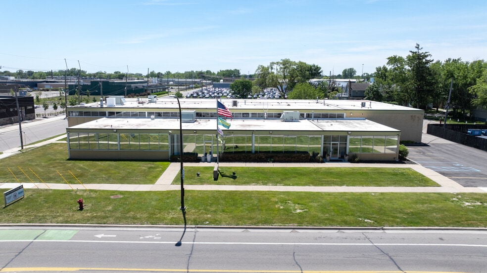 Garden Fresh (HQ) – Ferndale, MI portefeuille de 4 propriétés à vendre sur LoopNet.ca - Photo du bâtiment - Image 2 de 16