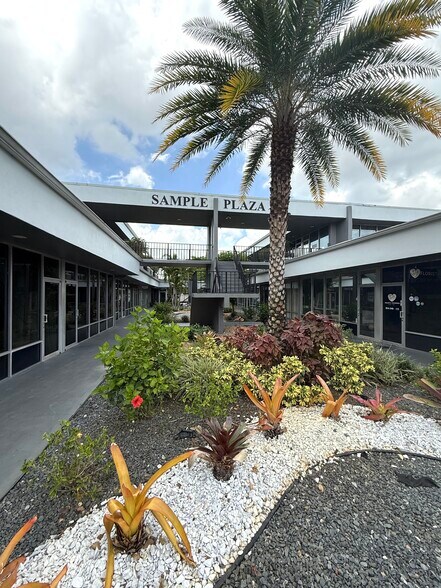 11471 W Sample Rd, Coral Springs, FL à louer - Photo du bâtiment - Image 2 de 16