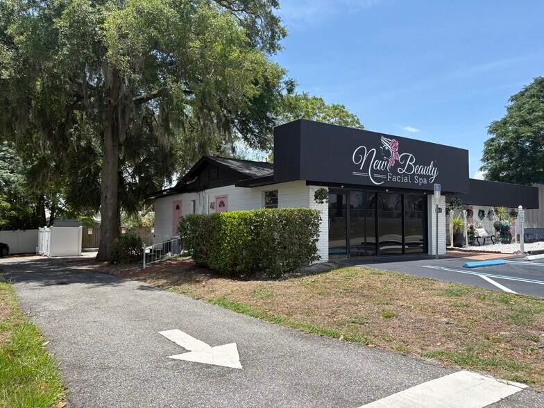 264 E Altamonte Dr, Altamonte Springs, FL à louer - Photo du bâtiment - Image 2 de 11