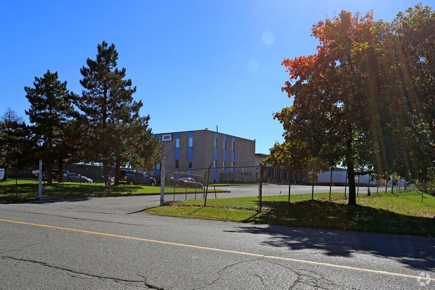 85 Webster Rd, Kitchener, ON à louer - Photo du bâtiment - Image 2 de 2