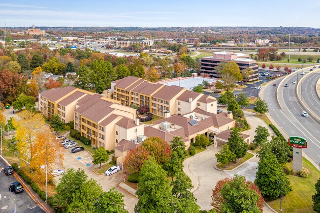 Plus de détails pour 10900 Financial Centre Pky, Little Rock, AR - Services hôteliers à vendre