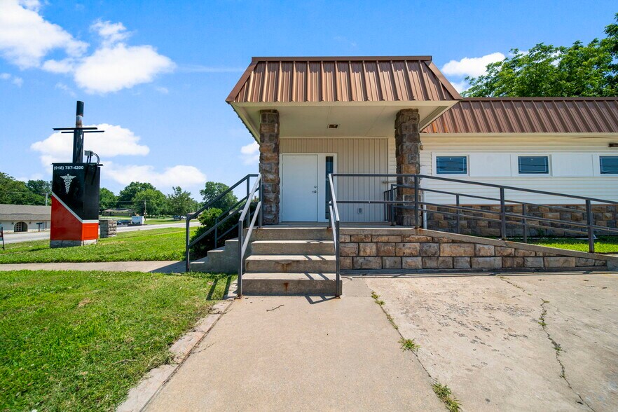 700 S Main St, Grove, OK à vendre - Photo du bâtiment - Image 2 de 55