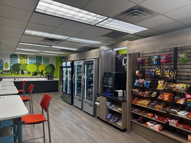 500 Virginia St E, Charleston, WV à louer - Photo intérieure - Image 3 de 6