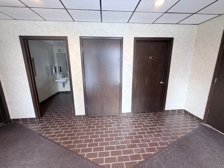 4025 W Main St, Kalamazoo, MI à vendre - Photo du bâtiment - Image 2 de 16