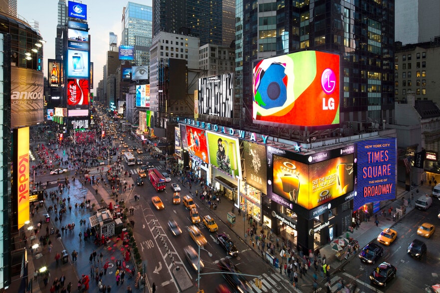 1540 Broadway, New York, NY à louer - Photo du bâtiment - Image 2 de 7