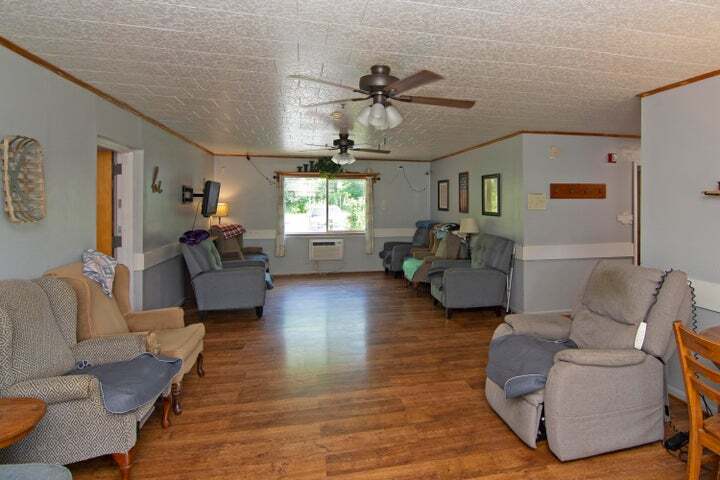 408 Nicholas st, Rupert, WV à vendre - Photo du bâtiment - Image 2 de 5