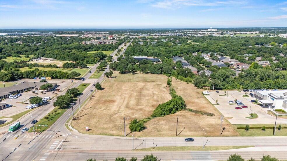 585 E Debbie Ln, Mansfield, TX à vendre - Photo du bâtiment - Image 2 de 18