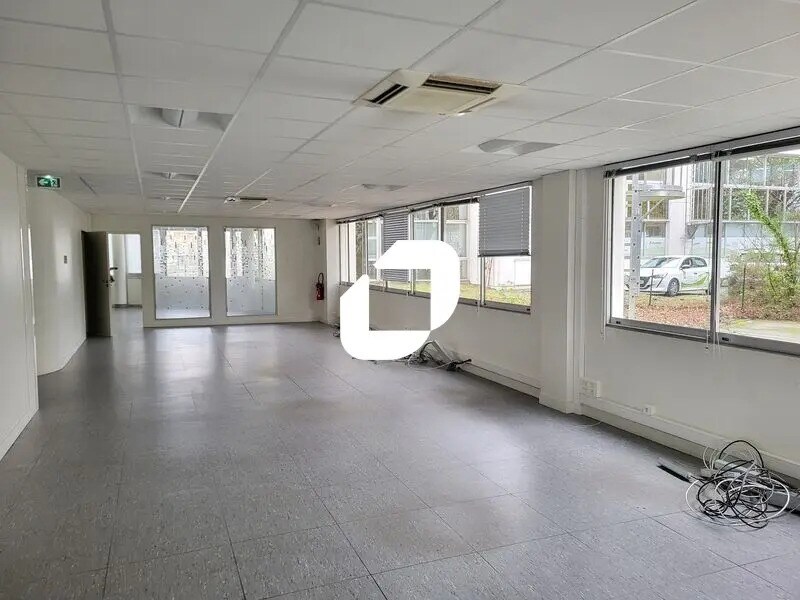 Office in Mérignac for lease Interior Photo- Image 1 of 5