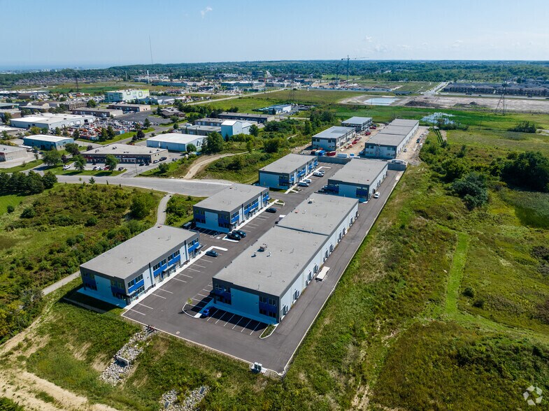 395 Anchor Rd, Hamilton, ON à vendre - Photo du bâtiment - Image 2 de 3