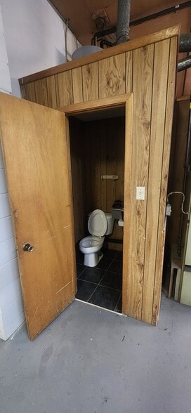 262 Mill St, Kitchener, ON for lease - Building Photo - Image 2 of 3