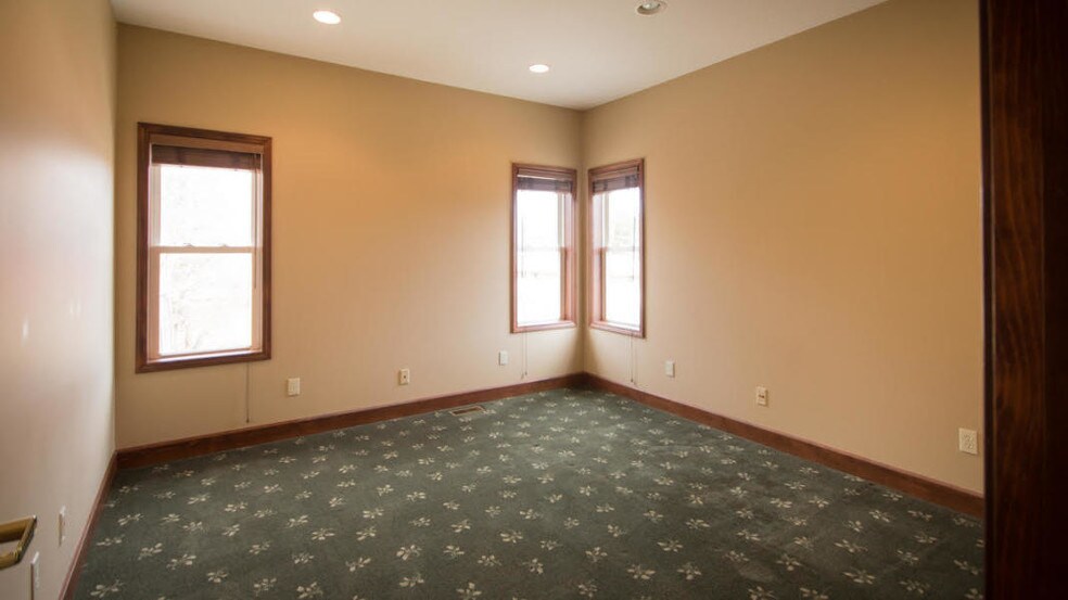 213 E Main St, Gaylord, MI for lease - Interior Photo - Image 3 of 12
