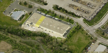 2760 Beverly Dr, Aurora, IL for lease Interior Photo- Image 2 of 5